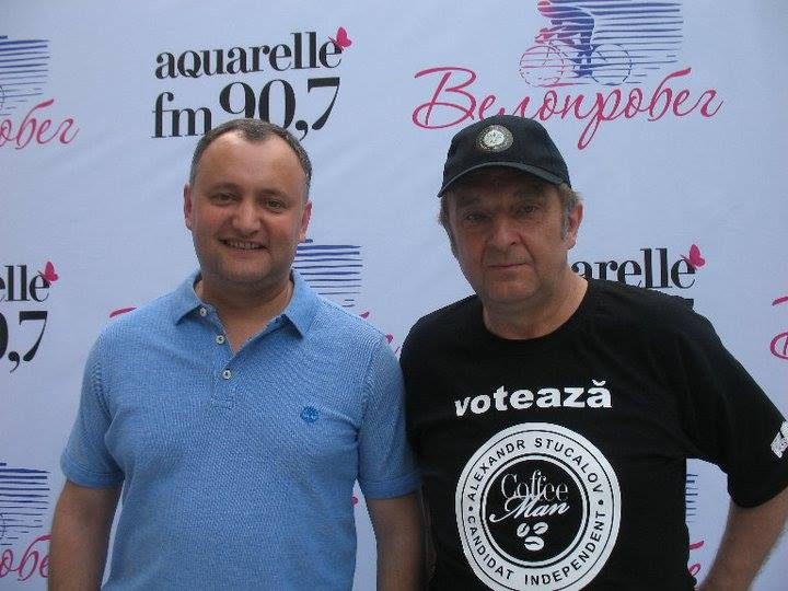 С И́горем Никола́евичем Додо́н, ( Igor Dodon) — председателем Партии социалистов Республики Молдова, депутатом парламента Республики Молдова.