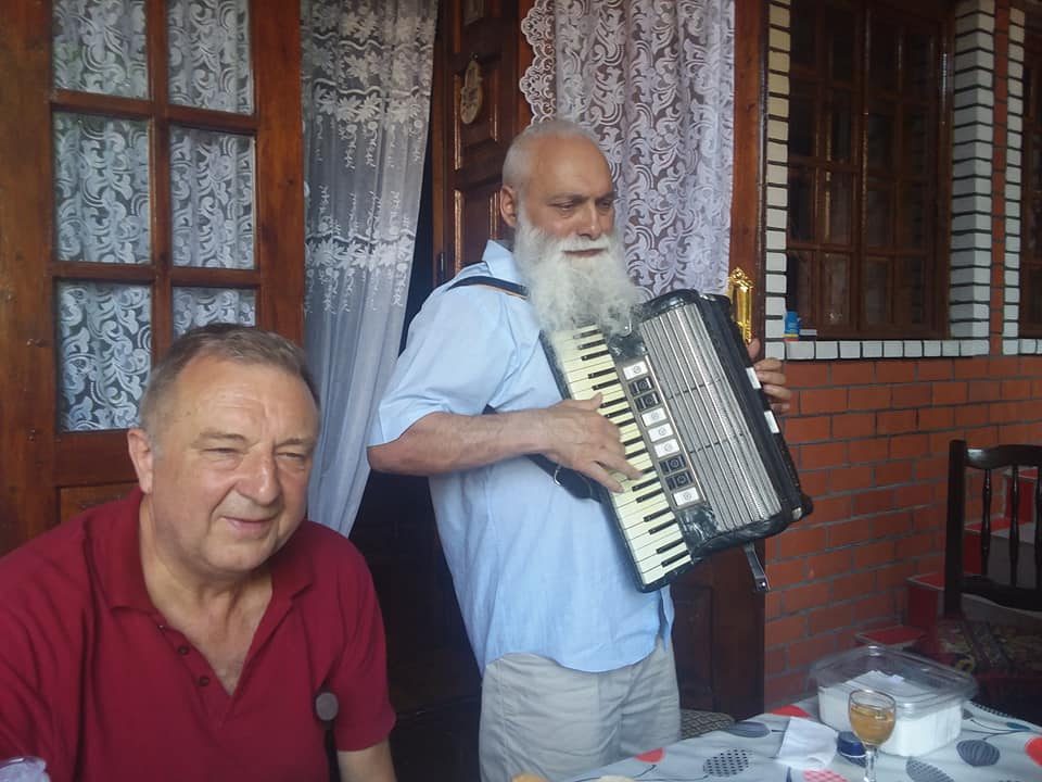 В гостях у цыганского барона Артура Черарь.