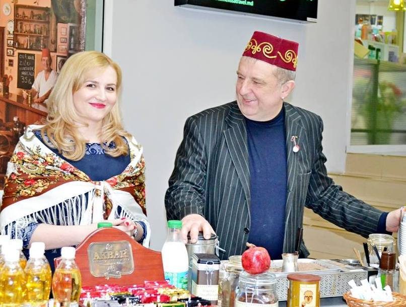 С министром труда, социальной защиты и семьи Руксандой Главан.