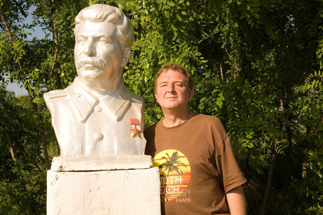 С генералисимусом.